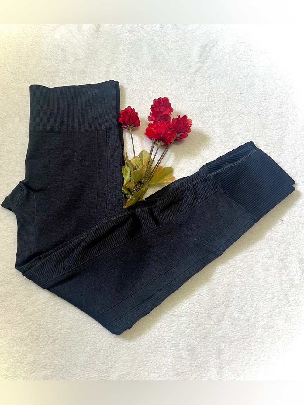 Lululemon Athletica Ebb to Street Seamless Charcoal Leggings - Size 6 (26")